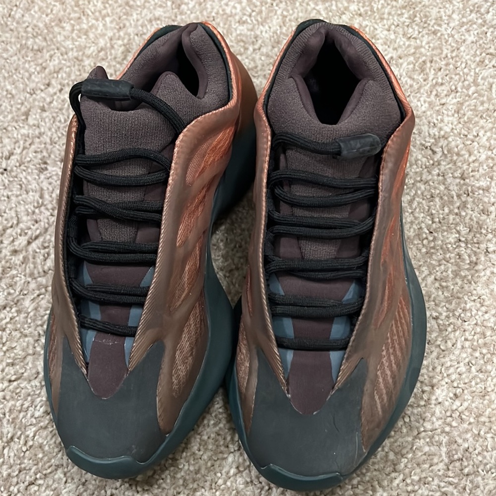 Yeezy V3 700 Copper Fade - Picture 2 of 2